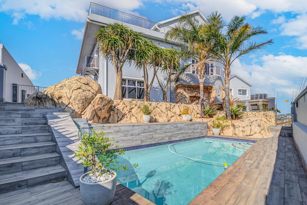 14 Bedroom House For Sale in Bassonia - Bassonia