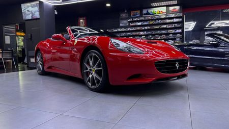 2012 Ferrari California 30 South Africa - image 3