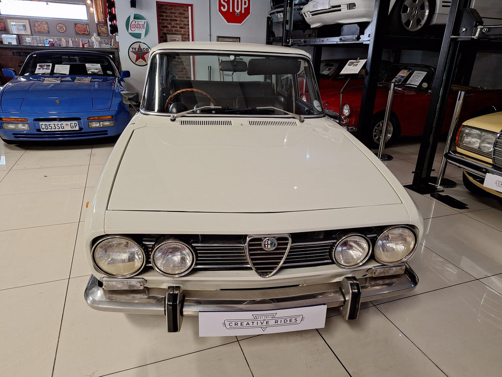 1972 Alfa Romeo 1750 Berlina - image 2