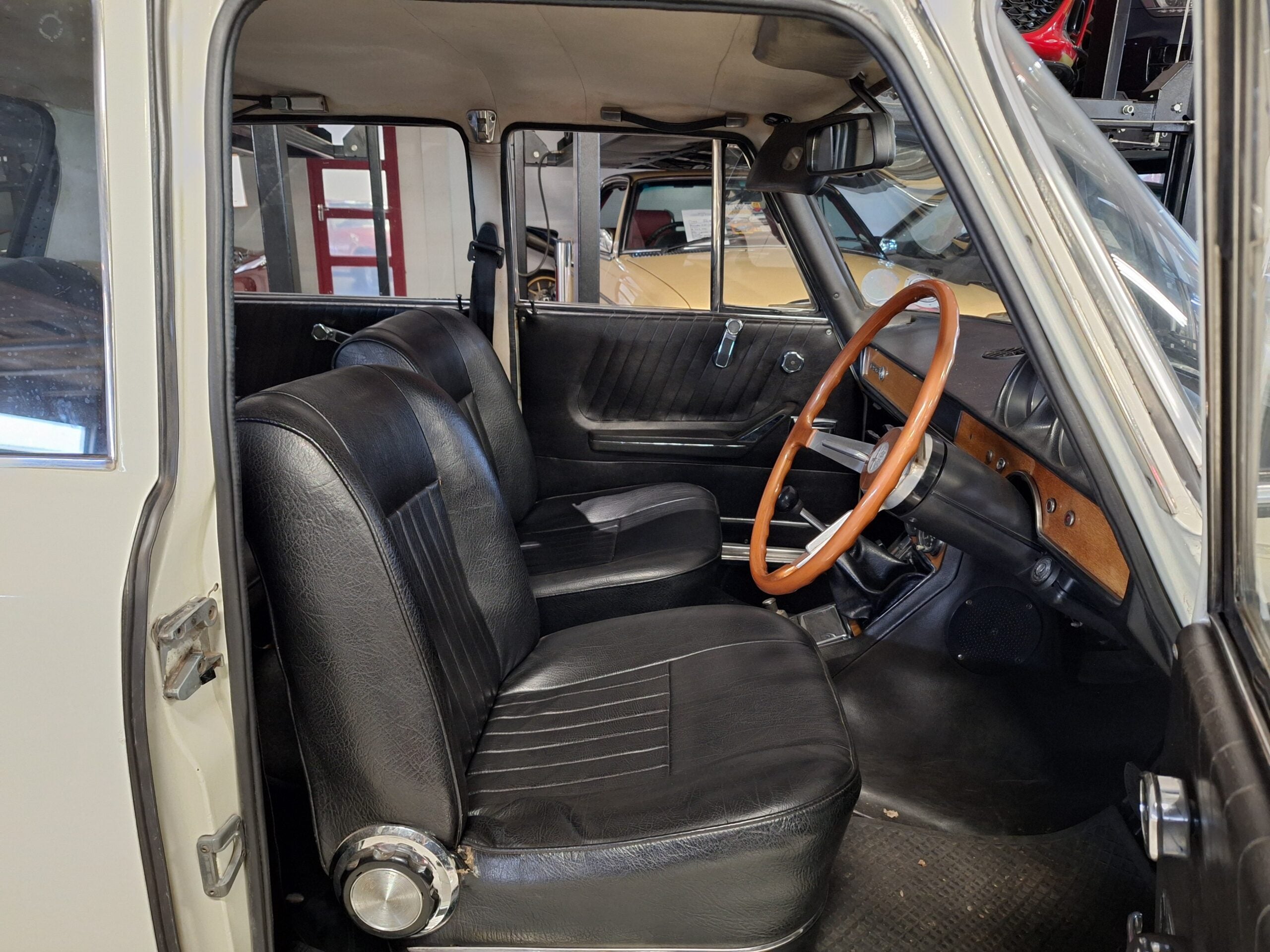 1972 Alfa Romeo 1750 Berlina - image 9