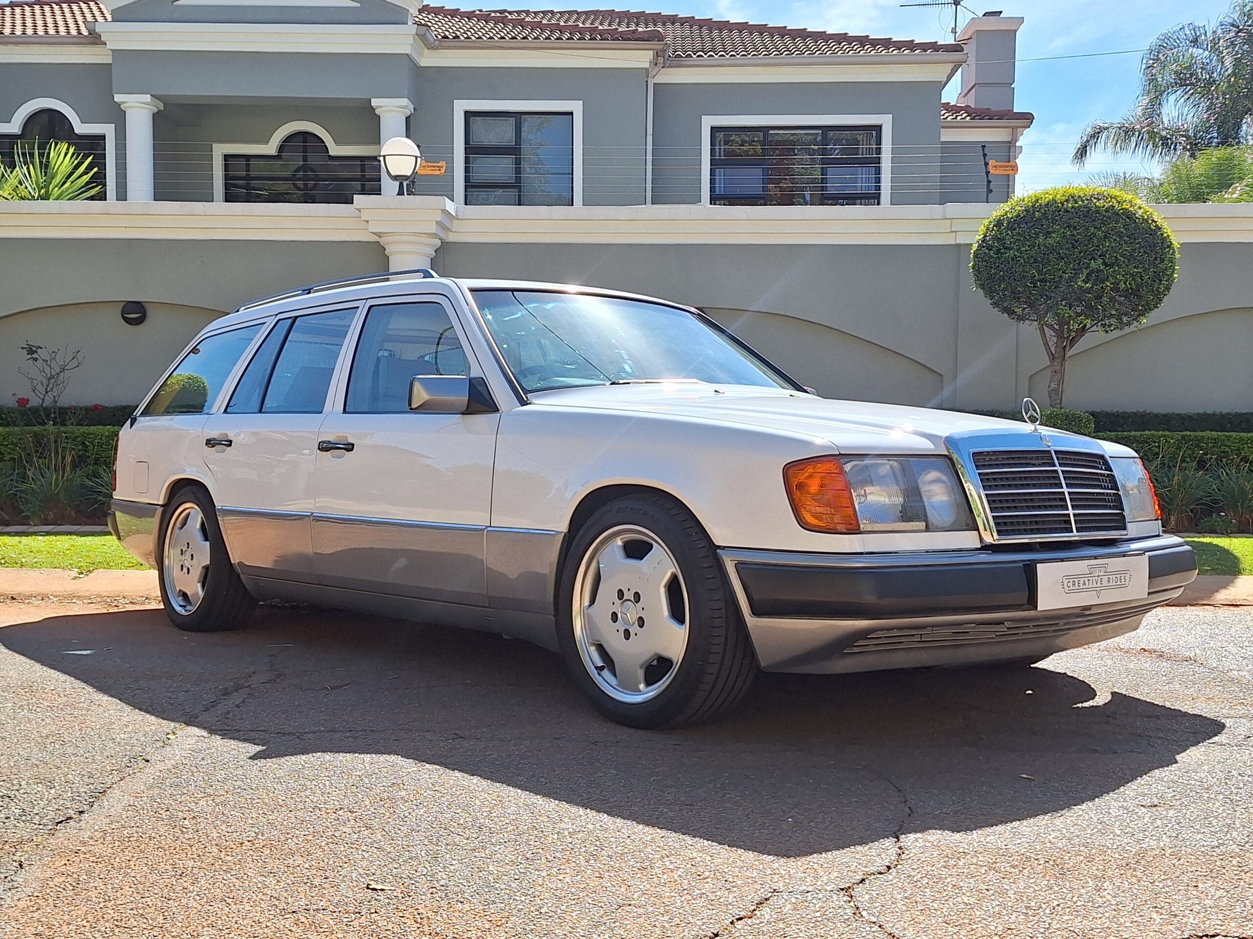 1984 Mercedes Benz 300TE - image 2