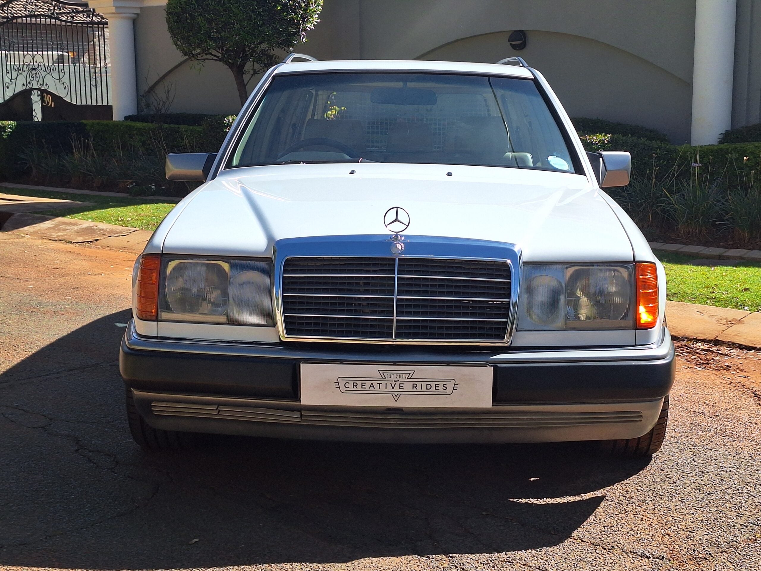 1984 Mercedes Benz 300TE - image 3