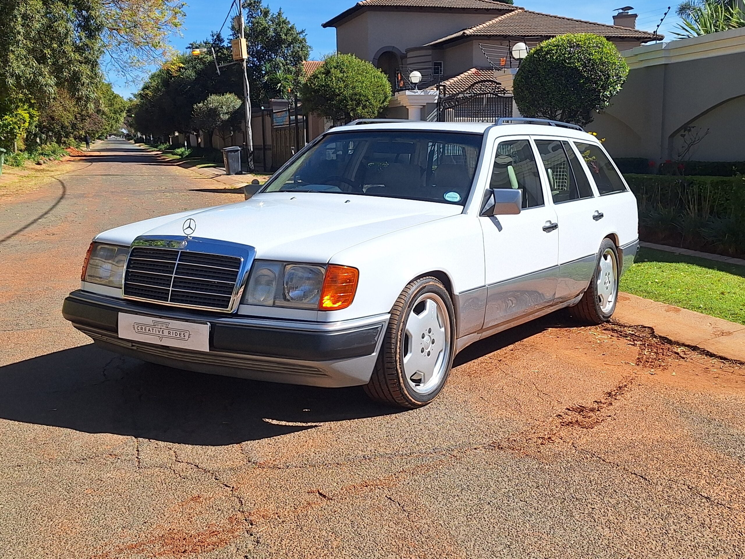 1984 Mercedes Benz 300TE - image 4