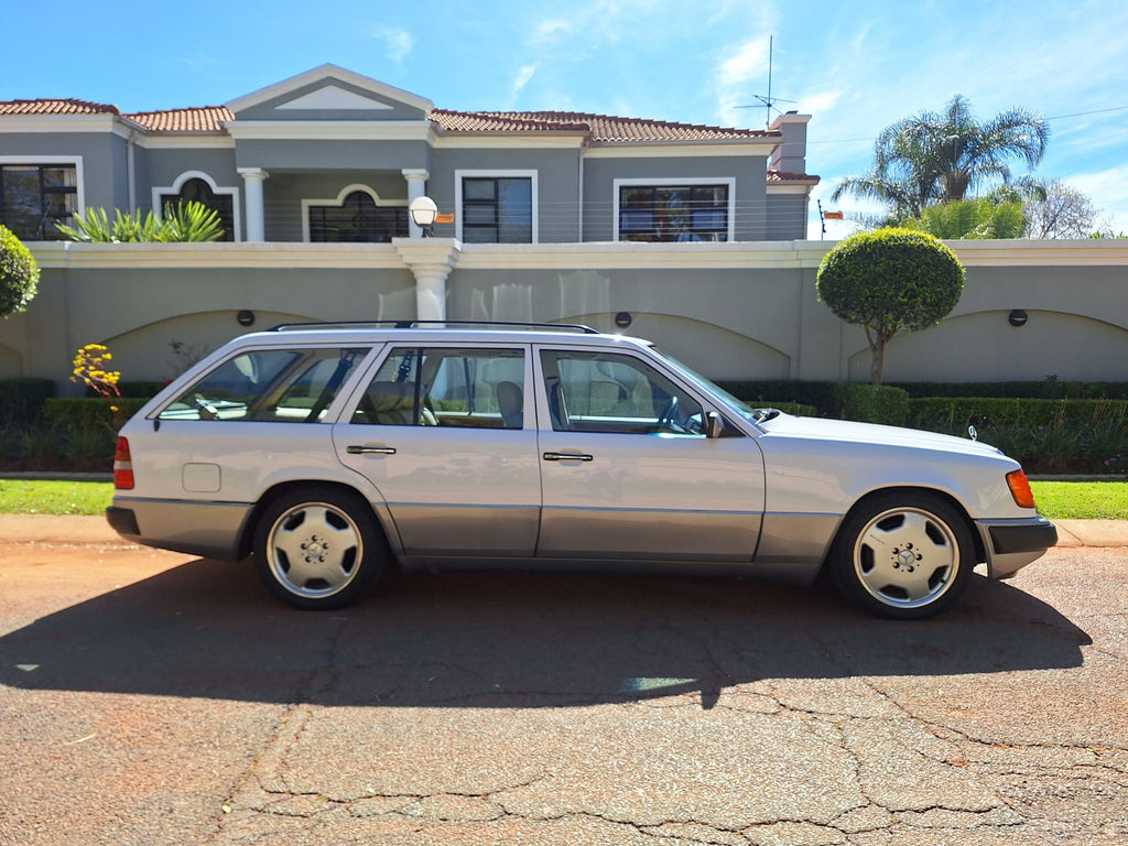 1984 Mercedes Benz 300TE - image 9