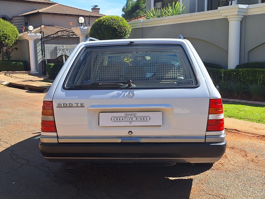1984 Mercedes Benz 300TE - image 7