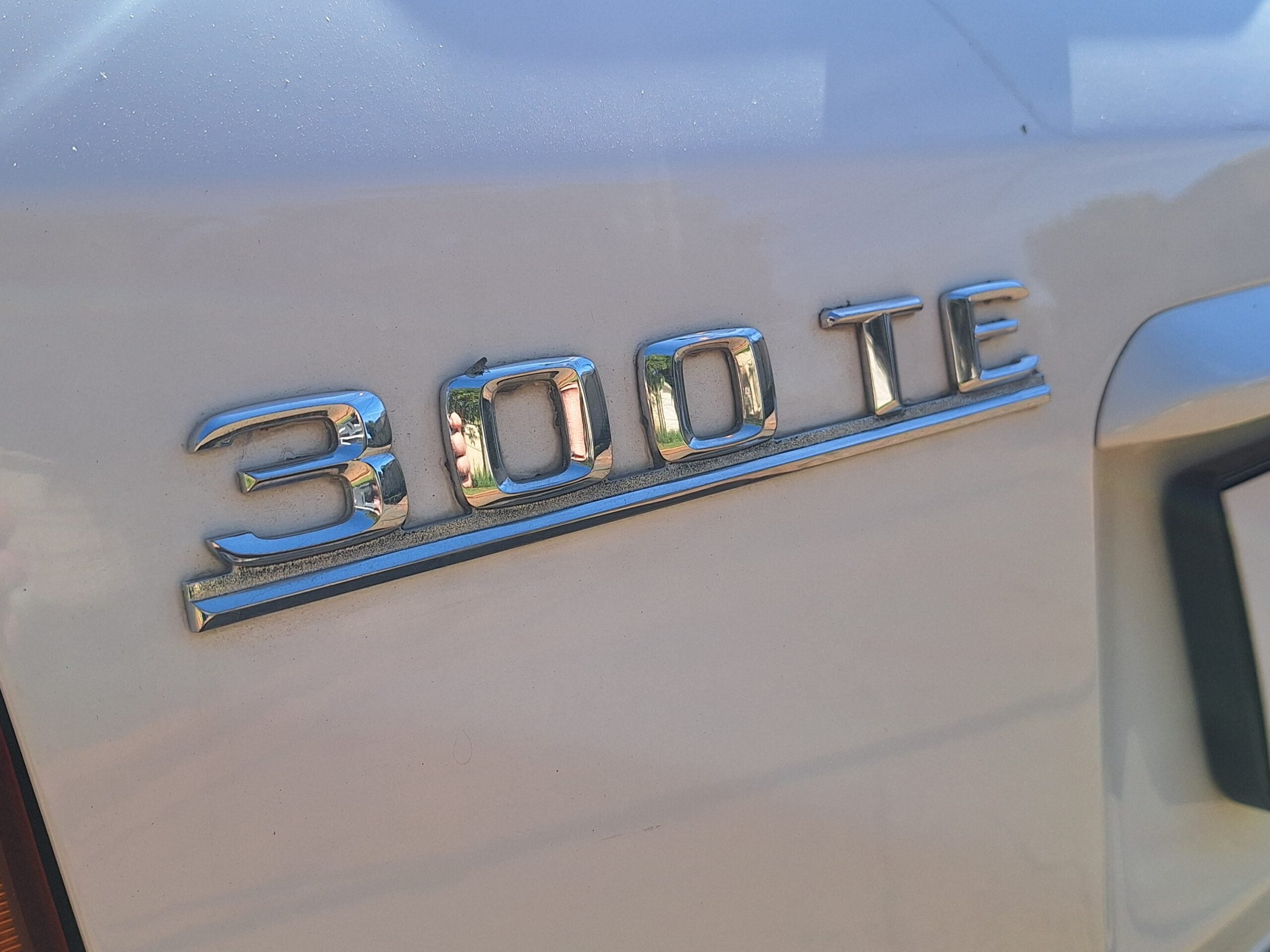 1984 Mercedes Benz 300TE - image 10