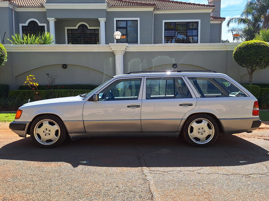 1984 Mercedes Benz 300TE - image 5