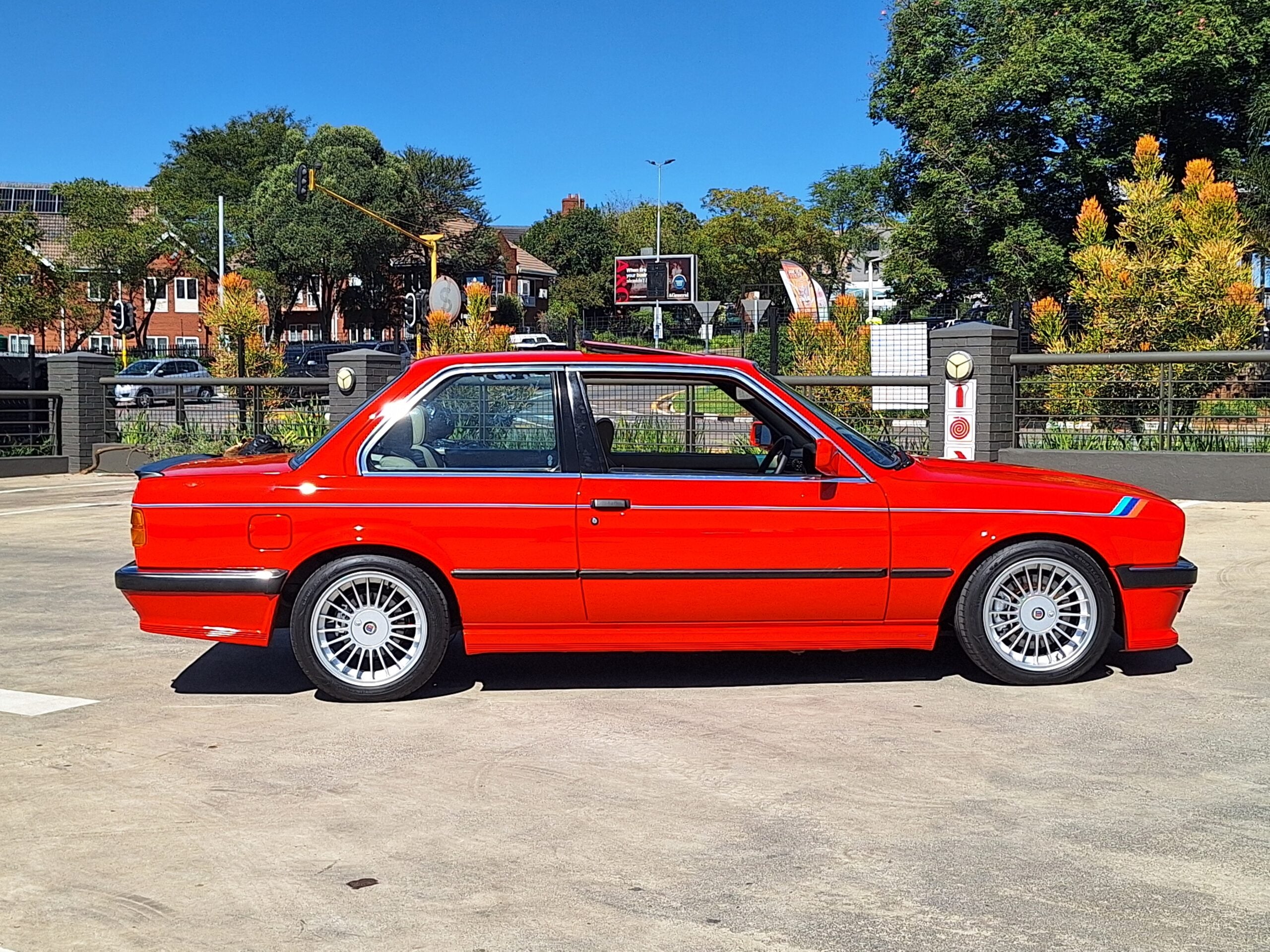 BMW 333i E30 - image 6