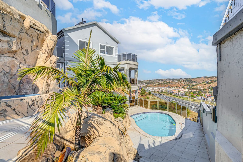 14 Bedroom House For Sale in Bassonia - Bassonia