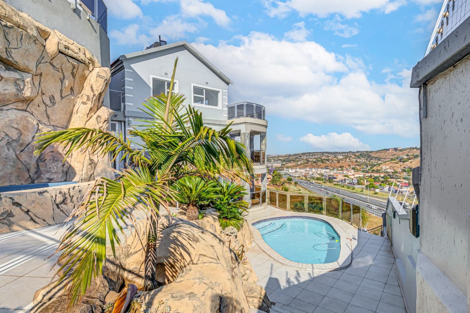 14 Bedroom House For Sale in Bassonia - Bassonia