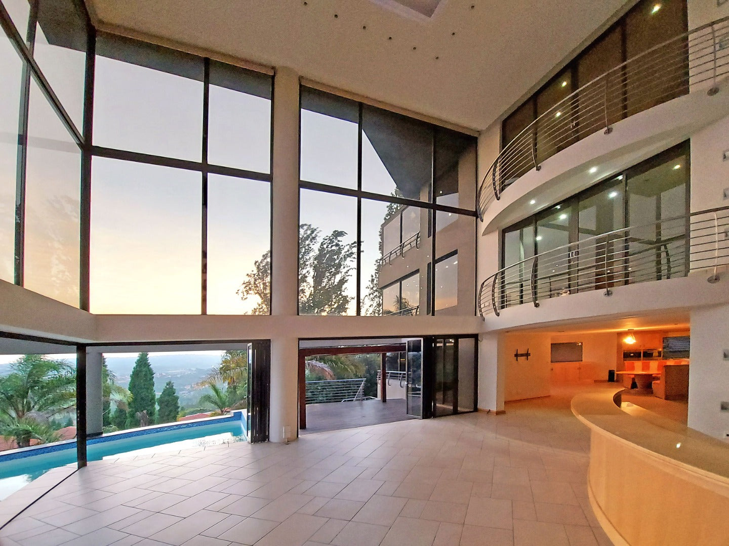 6 Bedroom House For Sale in Woodhill Golf Estate - Woodhill Golf Estate