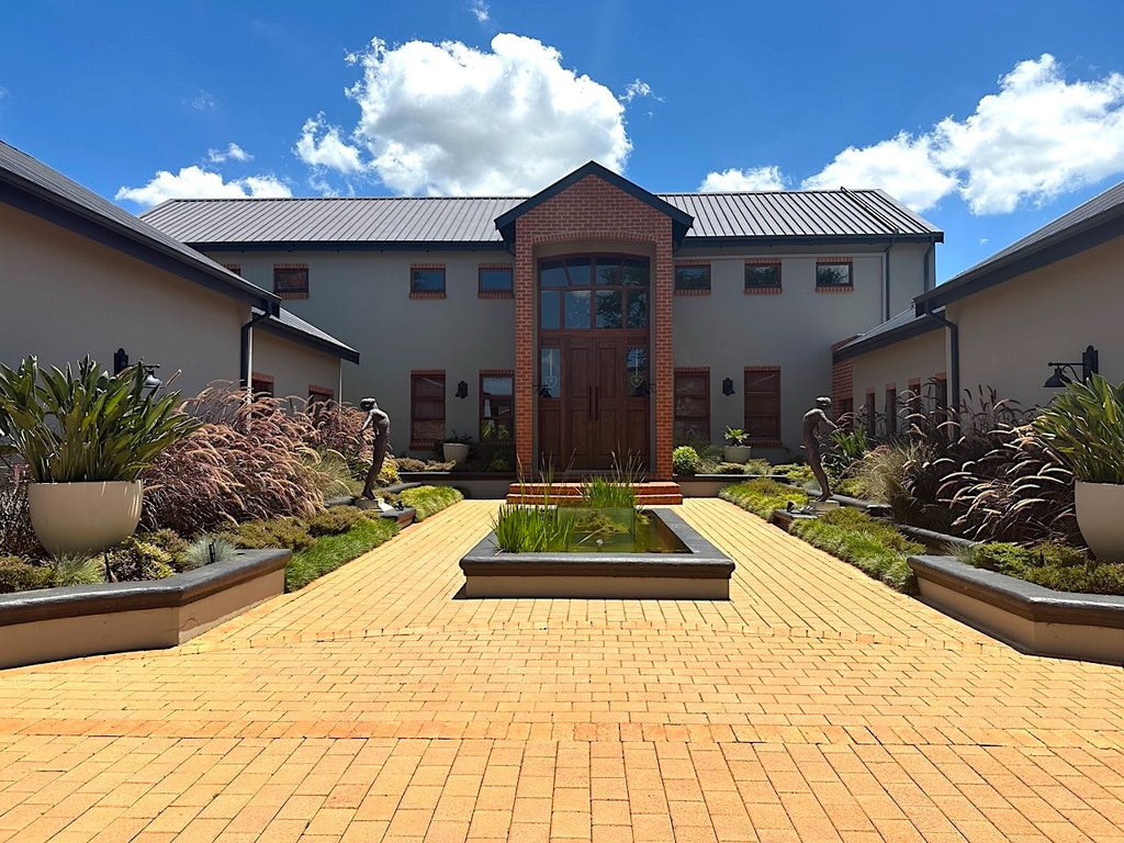4 Bedroom House For Sale in Zwavelpoort AH - Zwavelpoort AH
