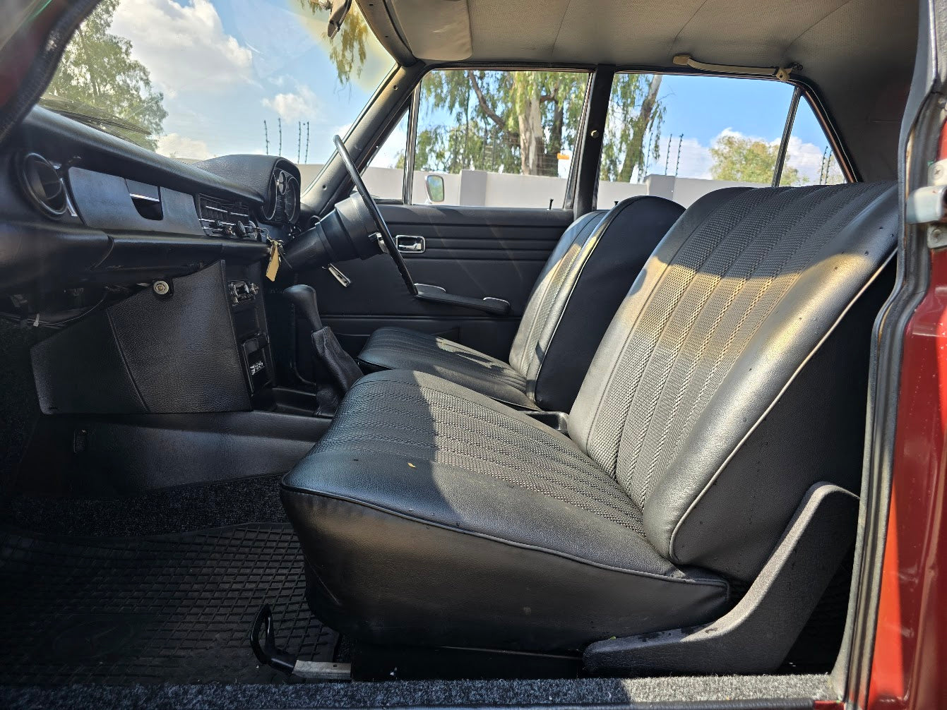 1975 Mercedes Benz South Africa - photo 6