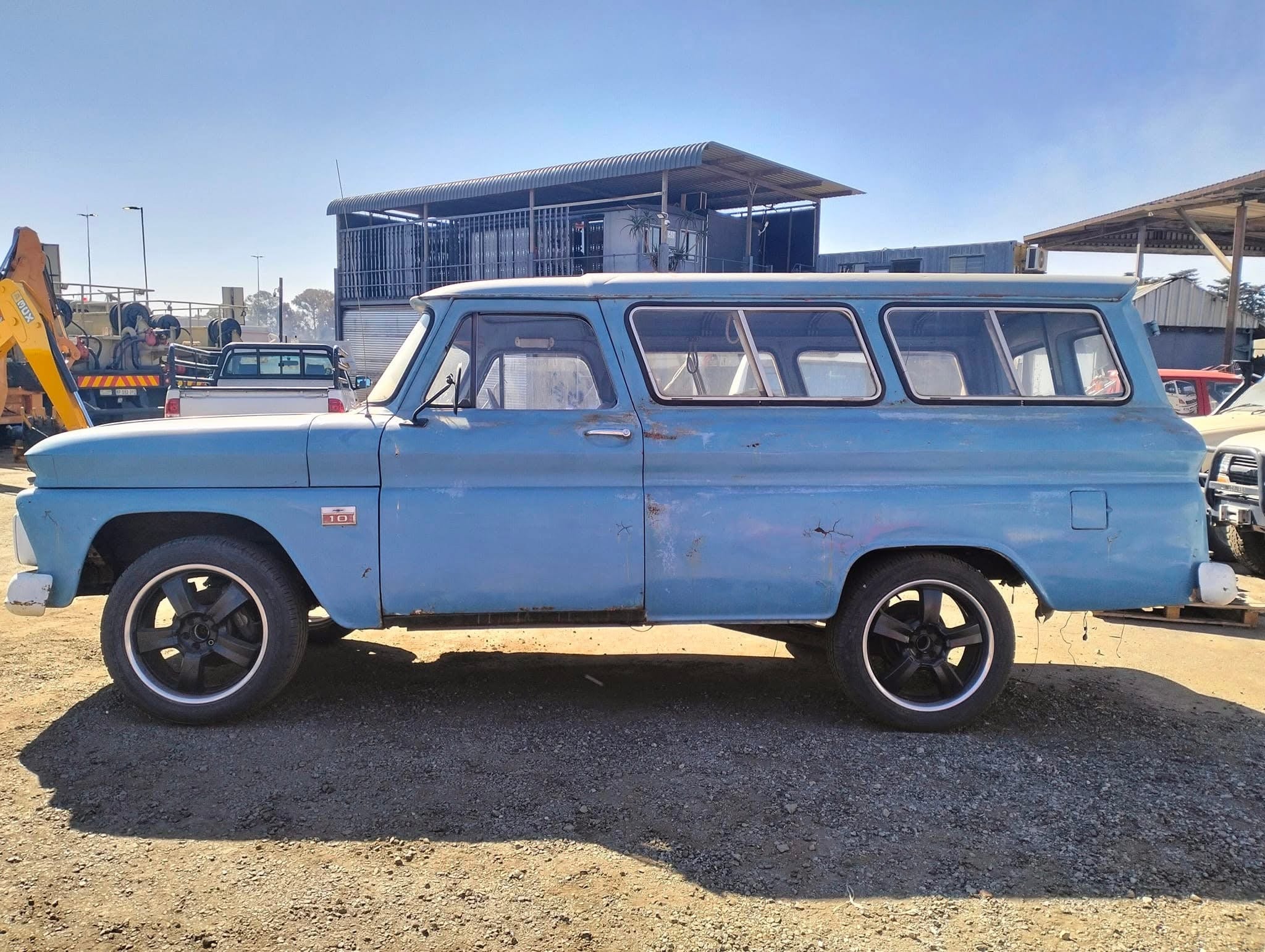 1966 Chevrolet Suburban South Africa - photo 3