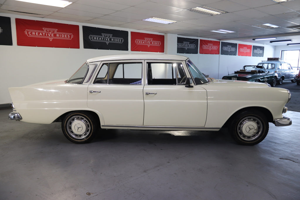 1965 Mercedes Benz 220 D Fintail - image 5
