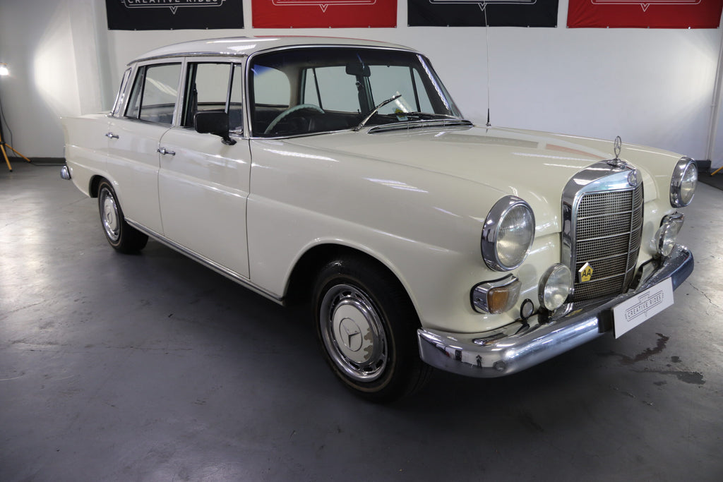 1965 Mercedes Benz 220 D Fintail - image 4