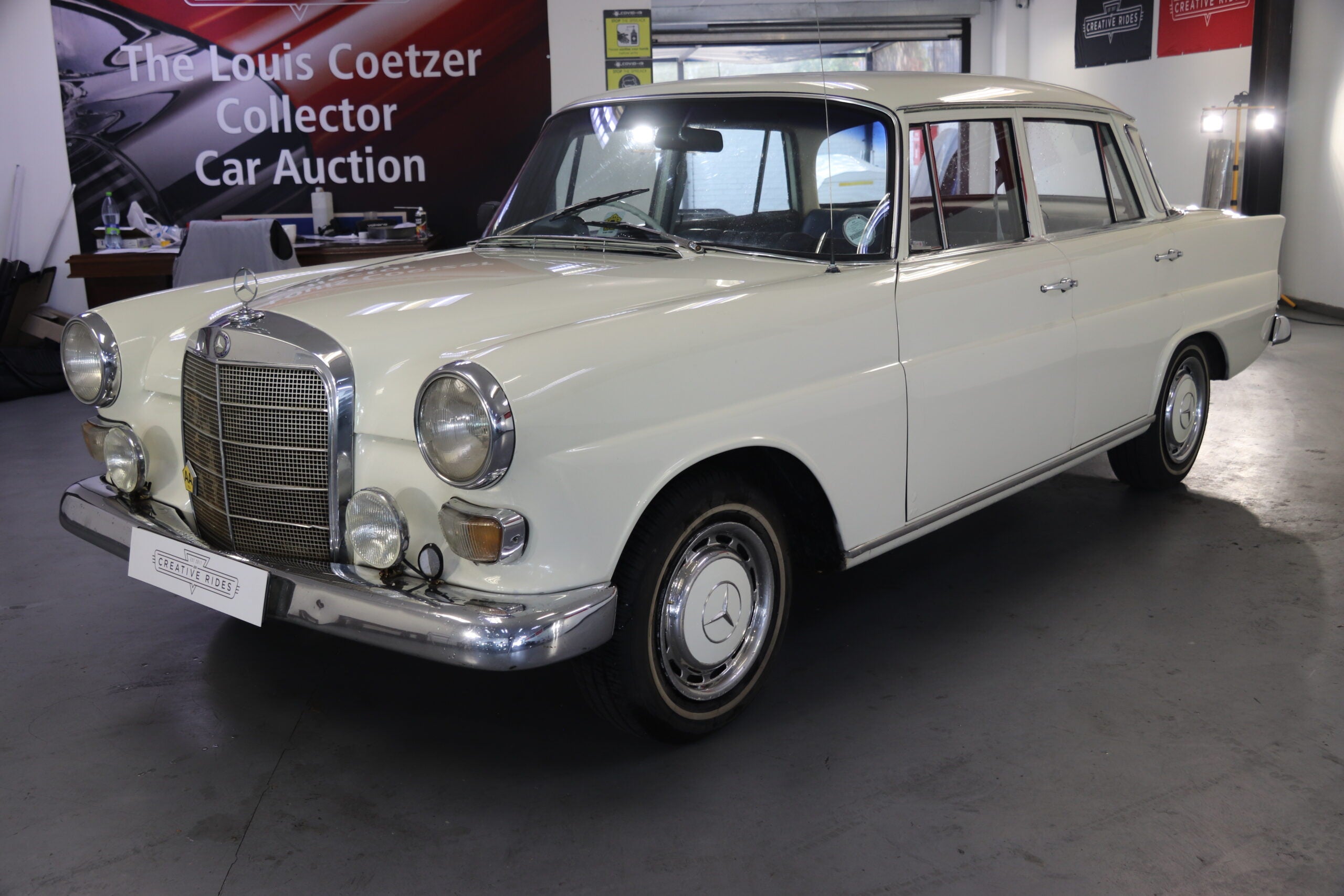 1965 Mercedes Benz 220 D Fintail
