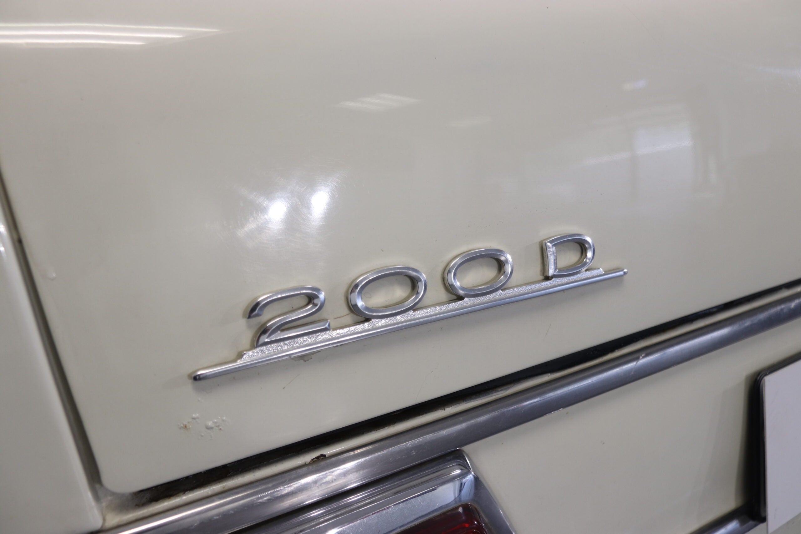 1965 Mercedes Benz 220 D Fintail - image 10