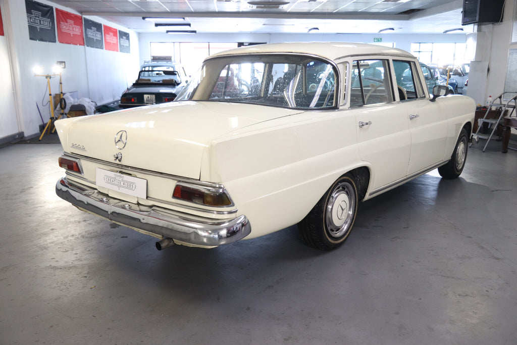 1965 Mercedes Benz 220 D Fintail - image 6