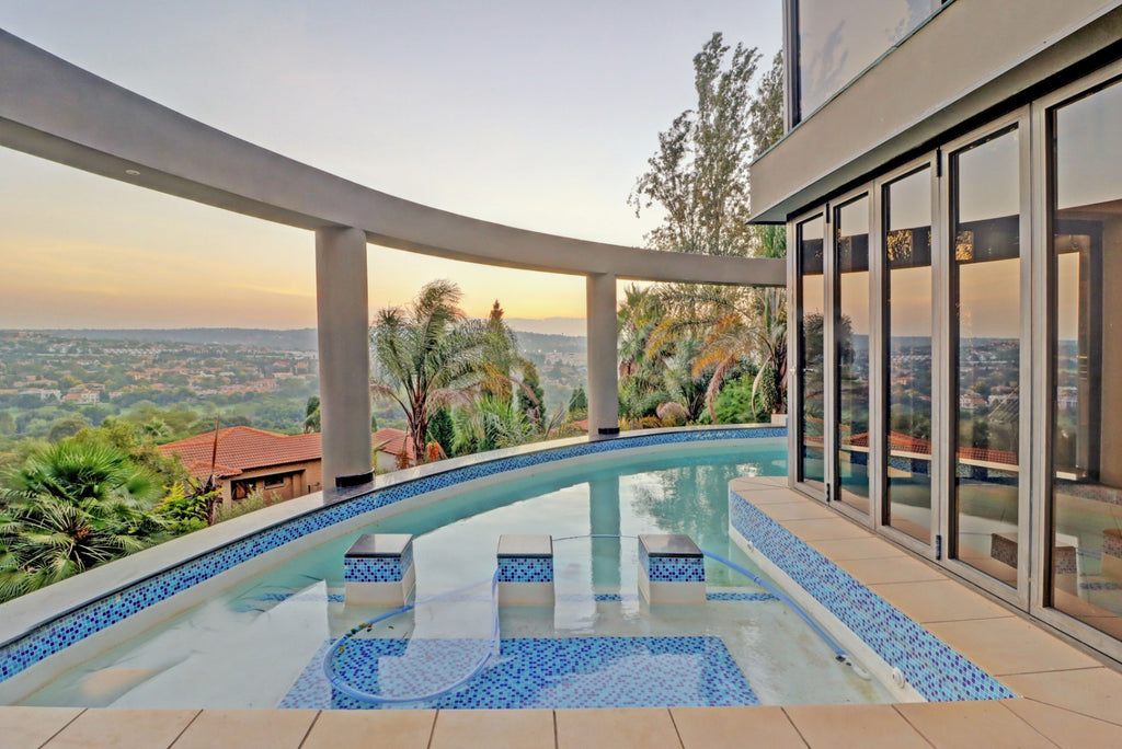 6 Bedroom House For Sale in Woodhill Golf Estate - Woodhill Golf Estate