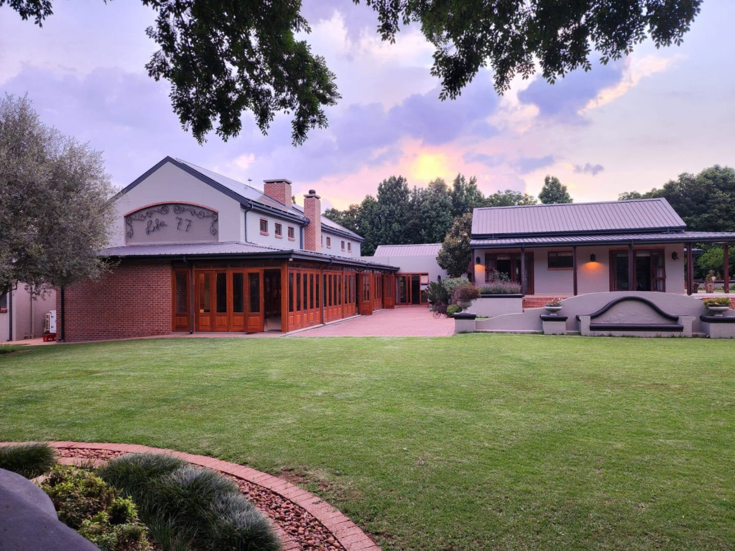 4 Bedroom House For Sale in Zwavelpoort AH - Zwavelpoort AH