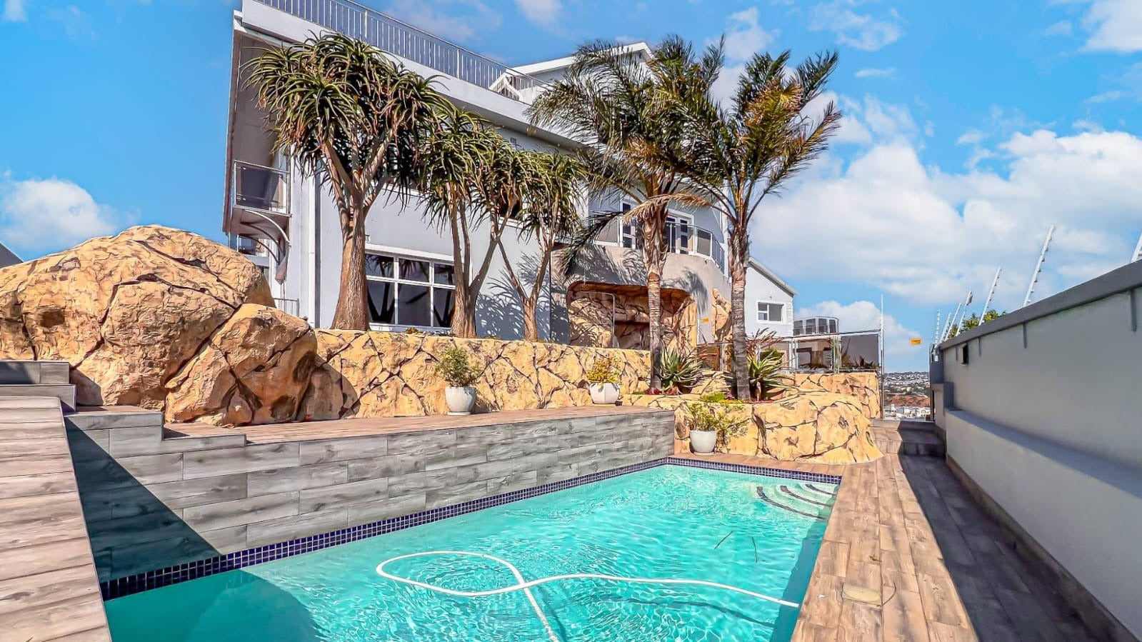 14 Bedroom House For Sale in Bassonia - Bassonia
